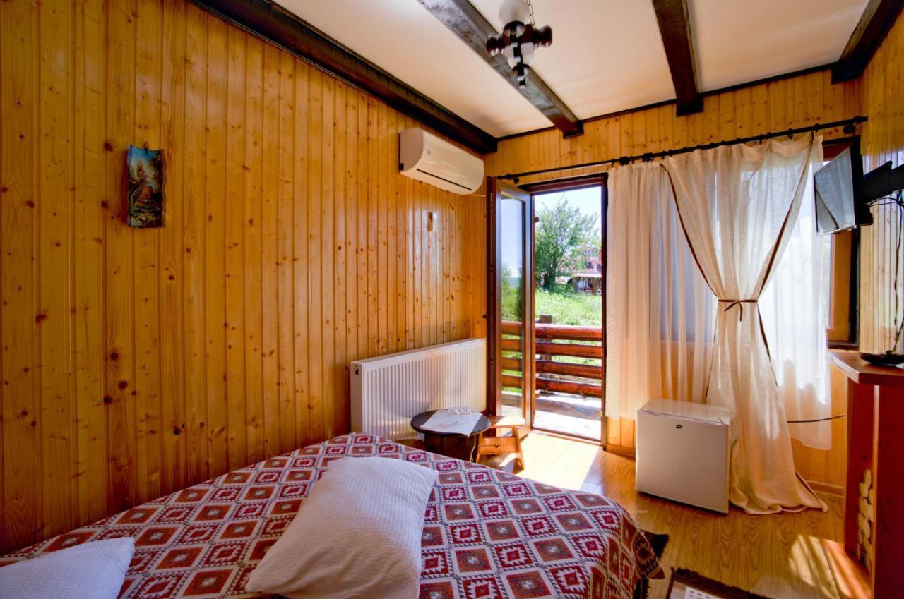 Pensiunea La Maria Lu' Sandoiu Hotel Poenari Buitenkant foto