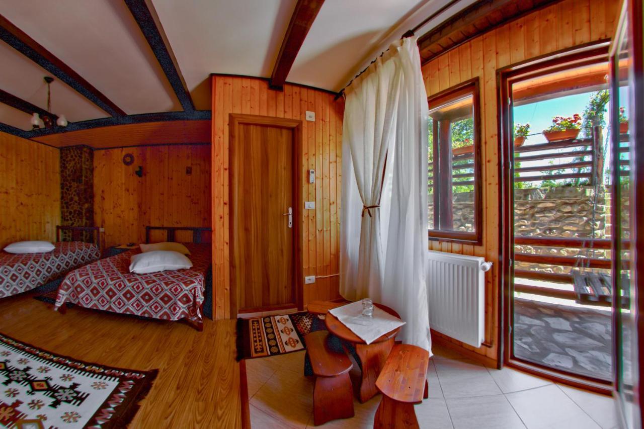 Pensiunea La Maria Lu' Sandoiu Hotel Poenari Buitenkant foto
