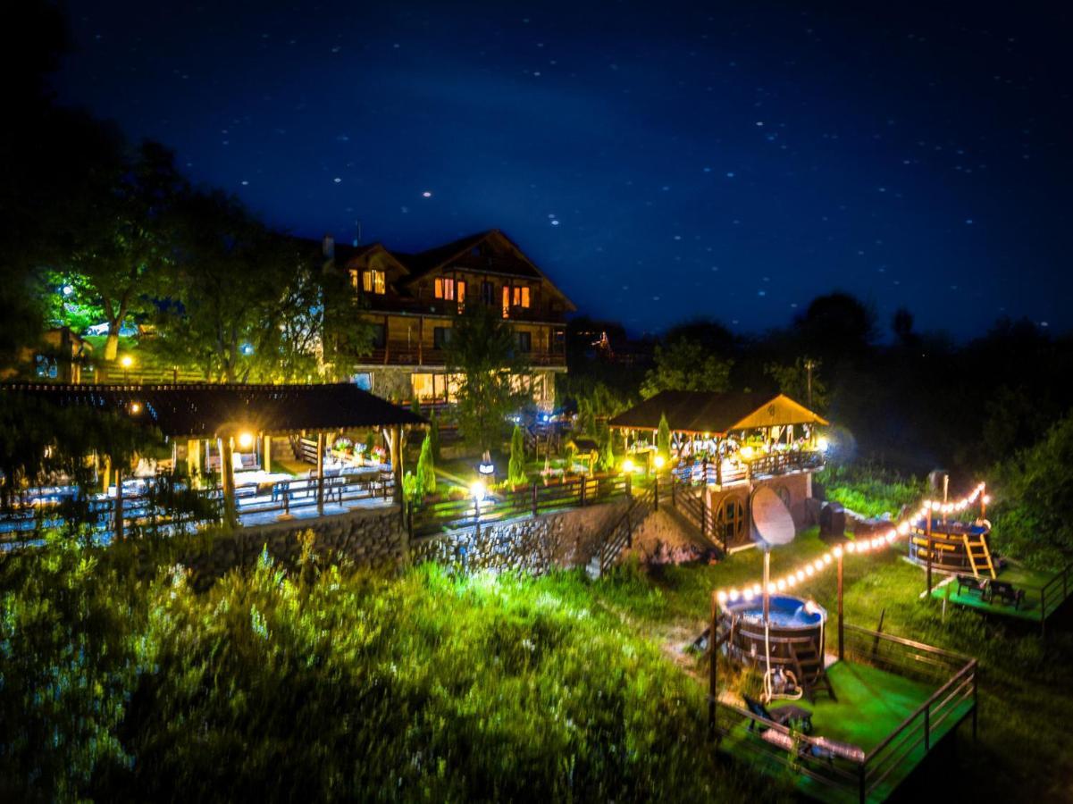 Pensiunea La Maria Lu' Sandoiu Hotel Poenari Buitenkant foto