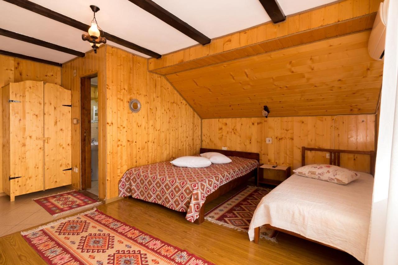 Pensiunea La Maria Lu' Sandoiu Hotel Poenari Buitenkant foto