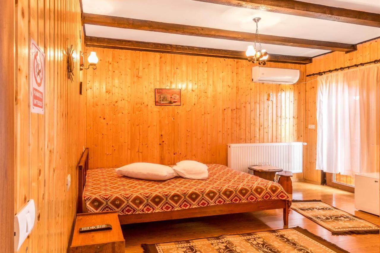 Pensiunea La Maria Lu' Sandoiu Hotel Poenari Buitenkant foto