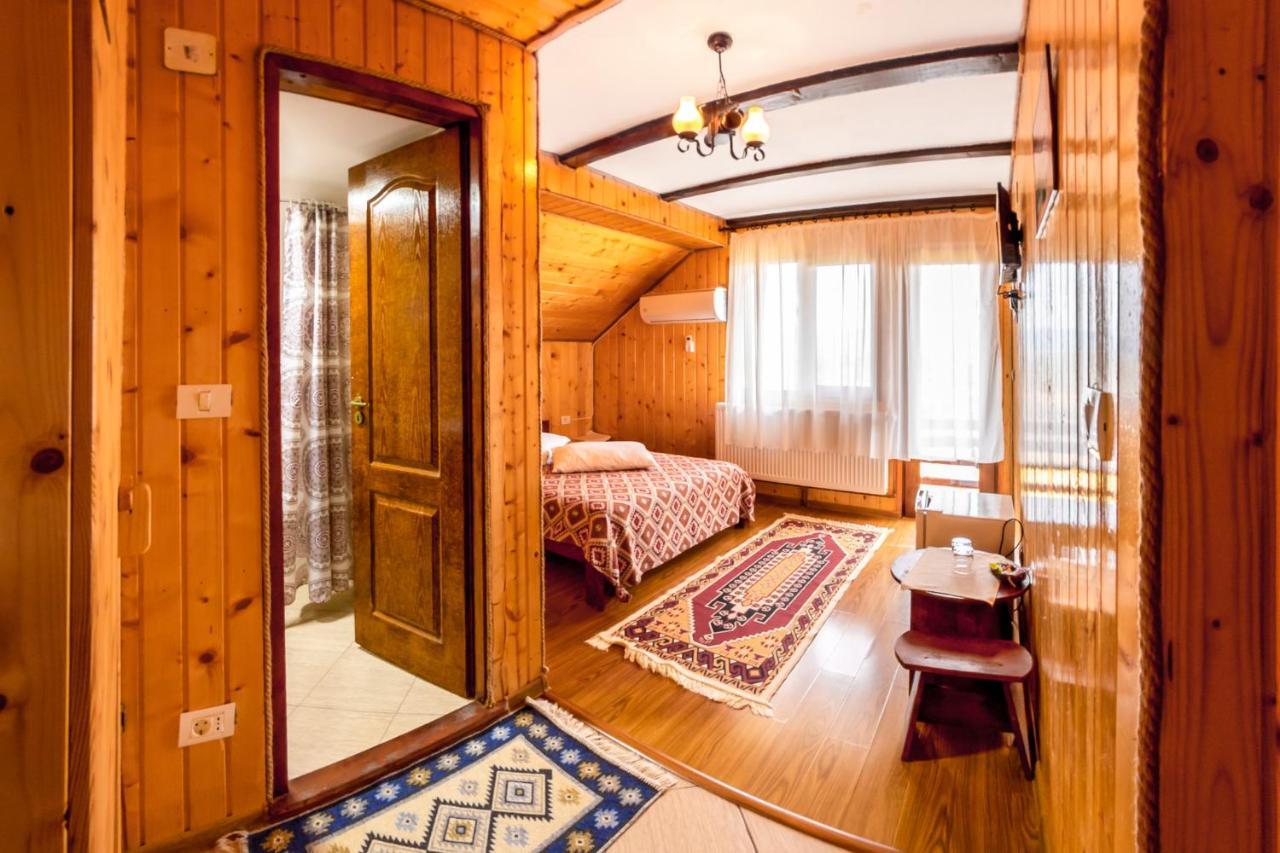 Pensiunea La Maria Lu' Sandoiu Hotel Poenari Buitenkant foto