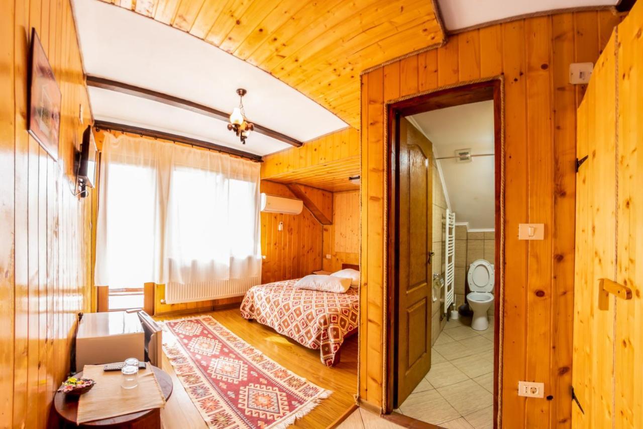Pensiunea La Maria Lu' Sandoiu Hotel Poenari Buitenkant foto