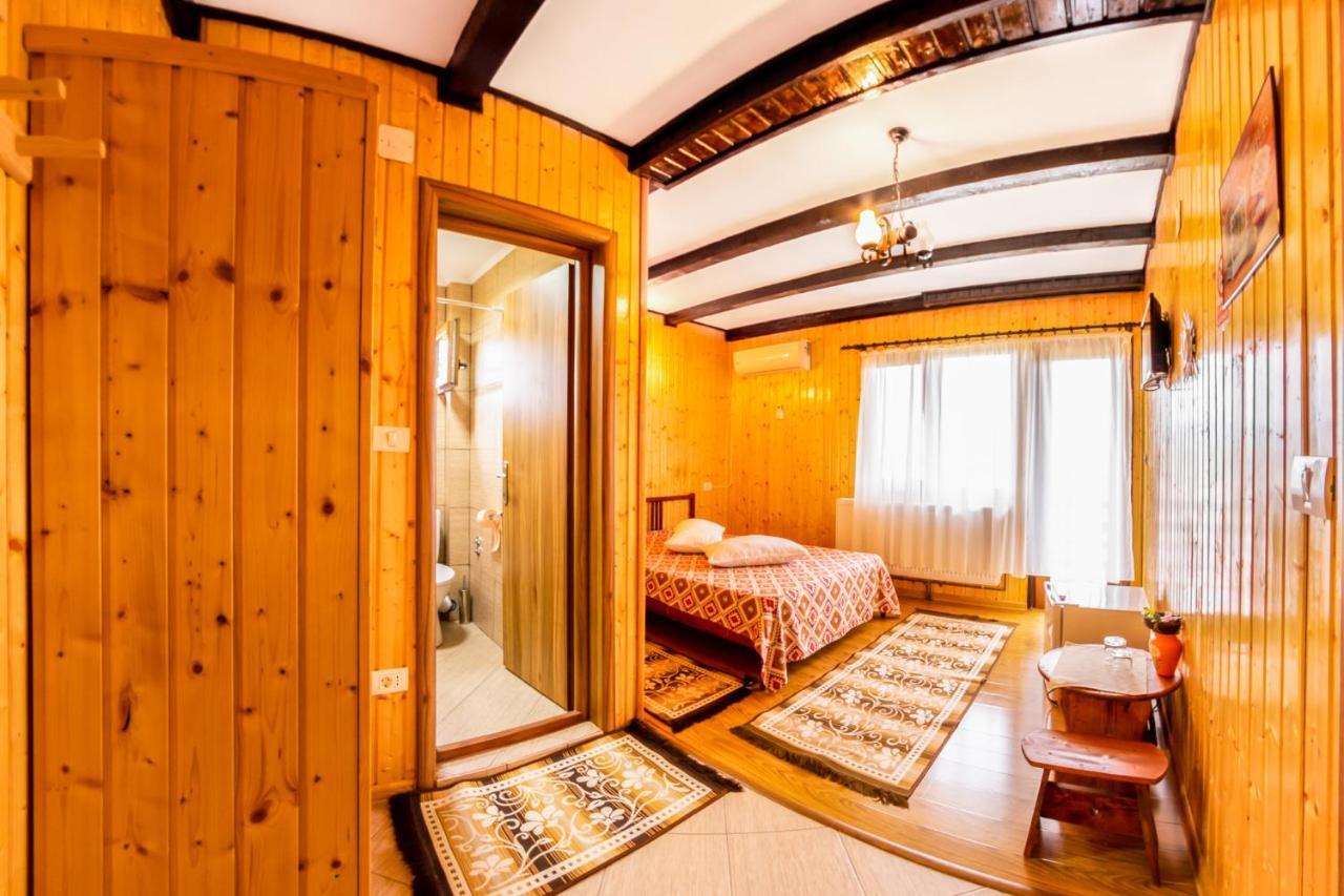Pensiunea La Maria Lu' Sandoiu Hotel Poenari Buitenkant foto