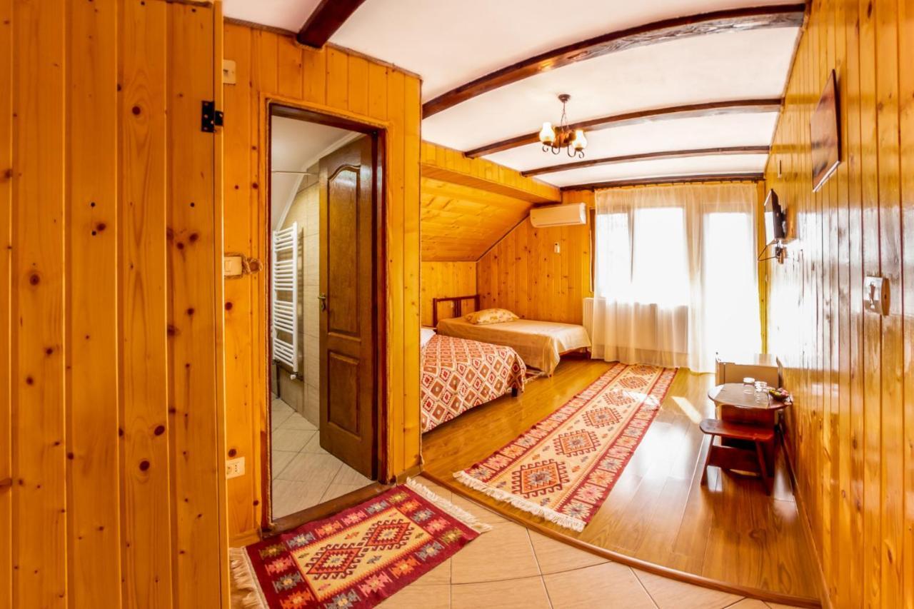 Pensiunea La Maria Lu' Sandoiu Hotel Poenari Buitenkant foto