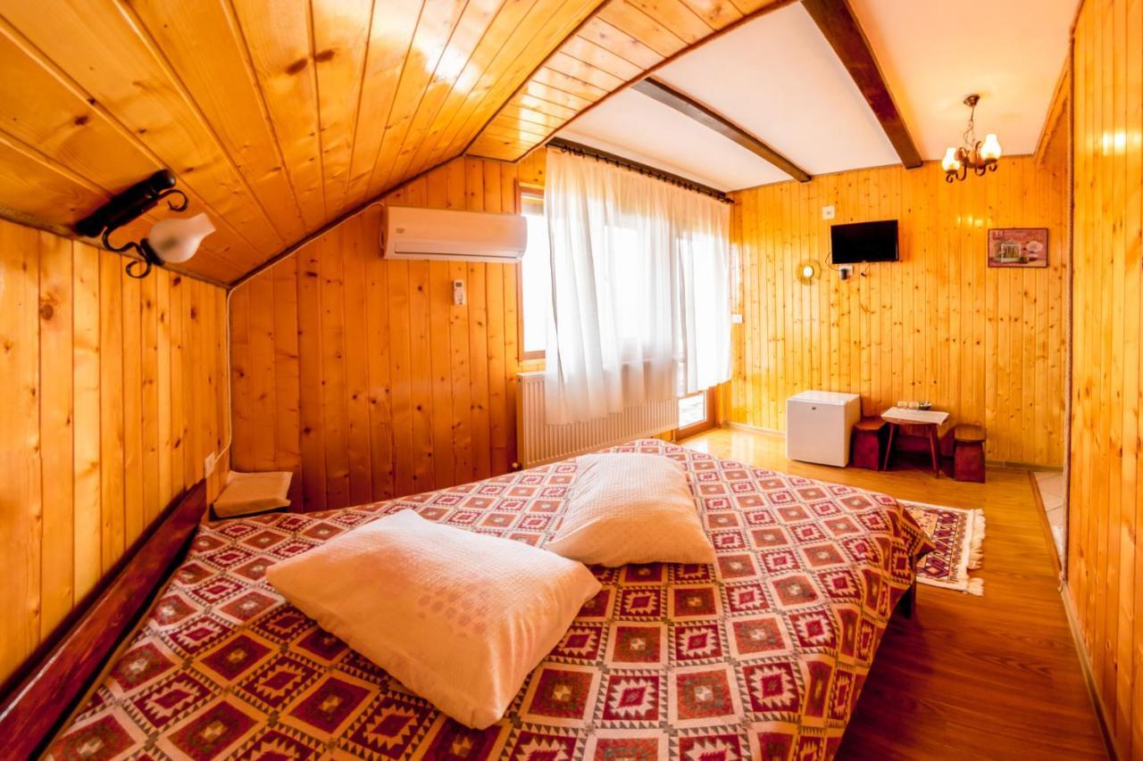 Pensiunea La Maria Lu' Sandoiu Hotel Poenari Buitenkant foto